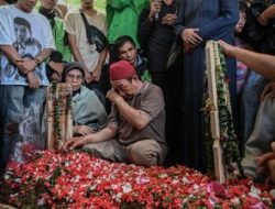 Keluarga almarhum Affan Kurniawan menerima santunan jaminan sosial