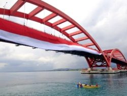 Menyeberangi Jembatan Emas Kemerdekaan