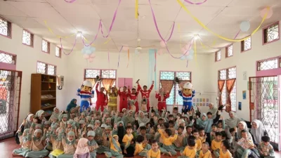 Anak Diajari Taklukan si Jago Merah dengan Cara Menyenangkan