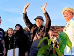 Iwan Fals Terpesona Malinau, Sampai Bikinkan Lagu dan Tanam Pohon