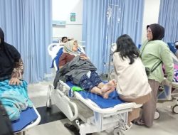 polisi Evakuasi Pria Lemas gegara Tak Makan ke RSUD Sragen