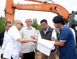 Wali Kota Dumai Tinjau Proyek Penanggulangan Banjir Rob di Bantaran Sungai Dumai