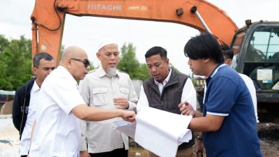 Proyek Penanggulangan Banjir Rob Dumai: Wali Kota Tinjau Pembangunan Segmen Pertama