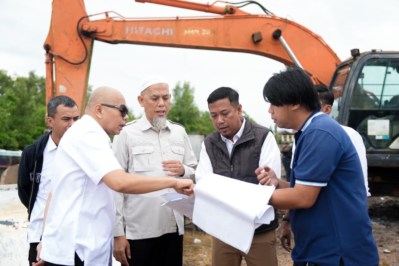 Proyek Penanggulangan Banjir Rob Dumai: Wali Kota Tinjau Pembangunan Segmen Pertama